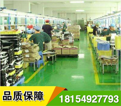車間倉(cāng)庫(kù)、劃線施工不用噴涂機(jī)械,熱熔機(jī)械,地面涂膠后直接粘貼,立即可以通車,野外施工簡(jiǎn)便,經(jīng)久耐用,標(biāo)線邊緣整齊,作圖剪字方便,長(zhǎng)期使用之平均造價(jià)低于所有標(biāo)線漆價(jià)格.高速路一